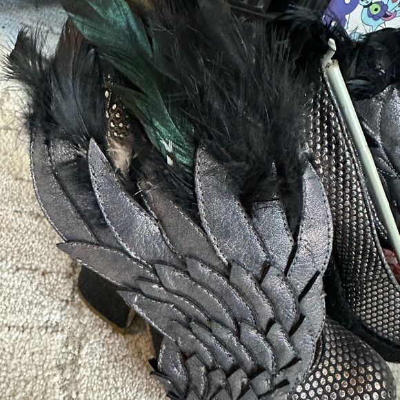 NIB Irregular Choice Black and Silver Feathered Heels - Picture 7 of 8